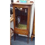 An Edwardian mahogany and satinwood crossbanded vitrine, the break bow front top over glazed door