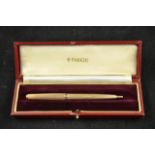 A 9ct gold Parker ballpoint pen, uninscribed, textured finish - L13cm, approx gross weight 19.5g, in