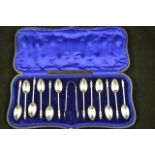 A cased set of twelve silver apostle spoons and matching sugar tongs, London 1913/14 maker Charlie