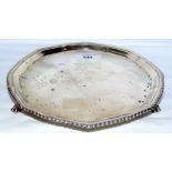 A silver salver - 21cm diameter - London 1913 - Skinner & Co (11 troy ounces)