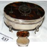 An inlaid silver oval box - London 1909 - William Comyns