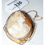 Antique oval Cameo in gold setting