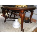 Extending mahogany dining table, together with bed pans, lamp shades, etc.