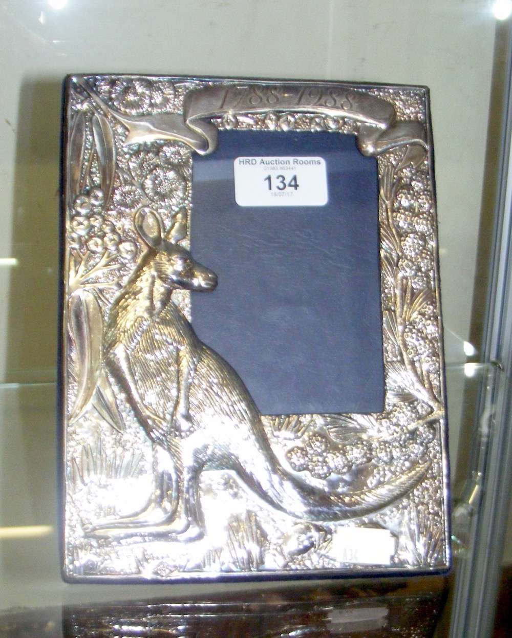 Silver photo frame with Kangaroo decoration - 20cm x 16cm