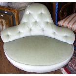 Small Victorian lobby settee with button back