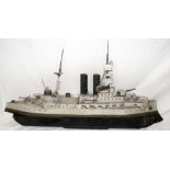 A metal ship's model of a First World War battle cruiser - 112cm overall