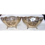 Pair of silver pierced bonbon dishes on scroll feet - Sheffield 1905 - 22cm wide x 10cm high