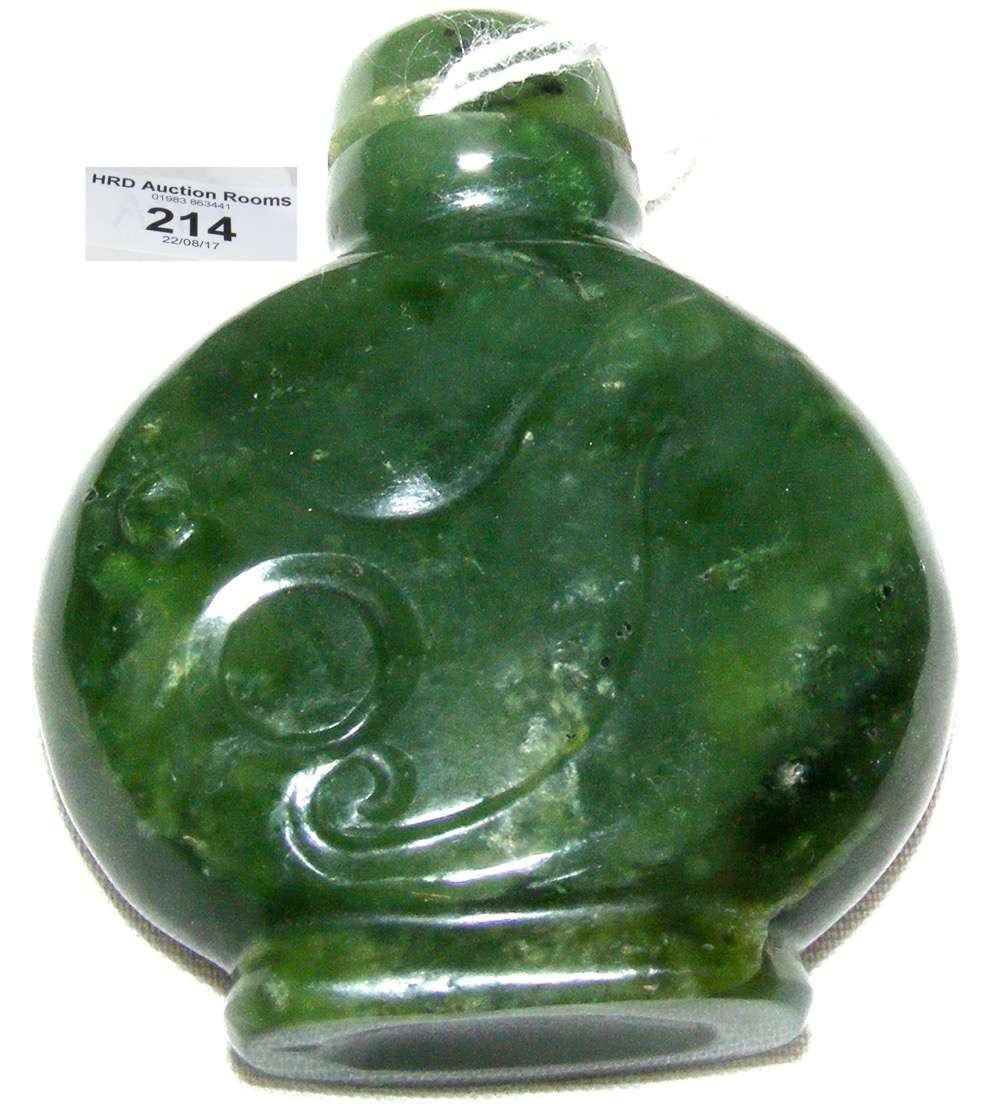 Jade snuff bottle with carved Carp decoration - 6cm