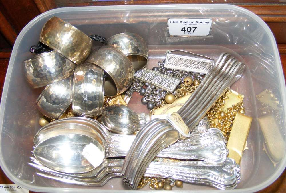 Silver plated napkin rings, cutlery