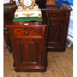 A pair of fine quality 19th century mahogany bedside cabinets with drawer and cupboard - 46cm