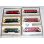 Six Marklin Mini-Club carriages - 8700 (2), 8701 (4)