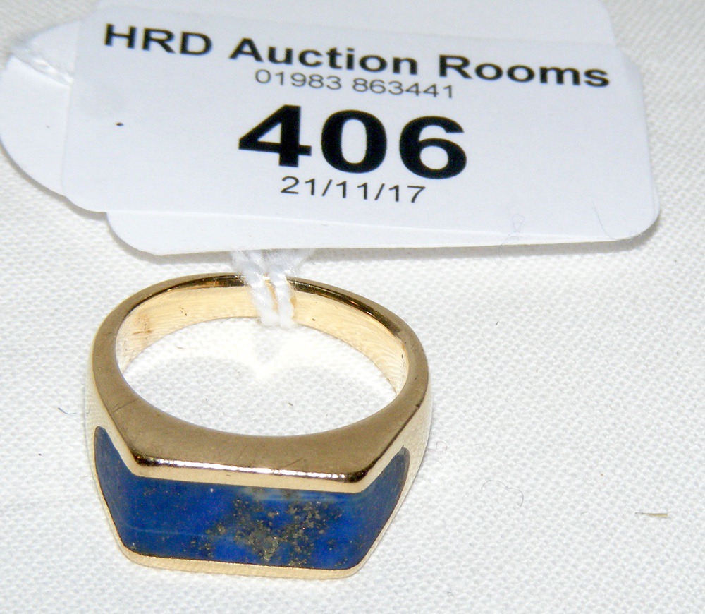 A gent's 18ct gold lapis lazuli? ring