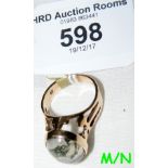 A 9ct gold agate ring