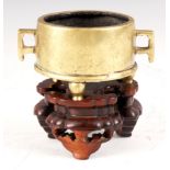 A MINIATURE CHINESE BRONZE CENSER having square handles to the sides six character mark to the