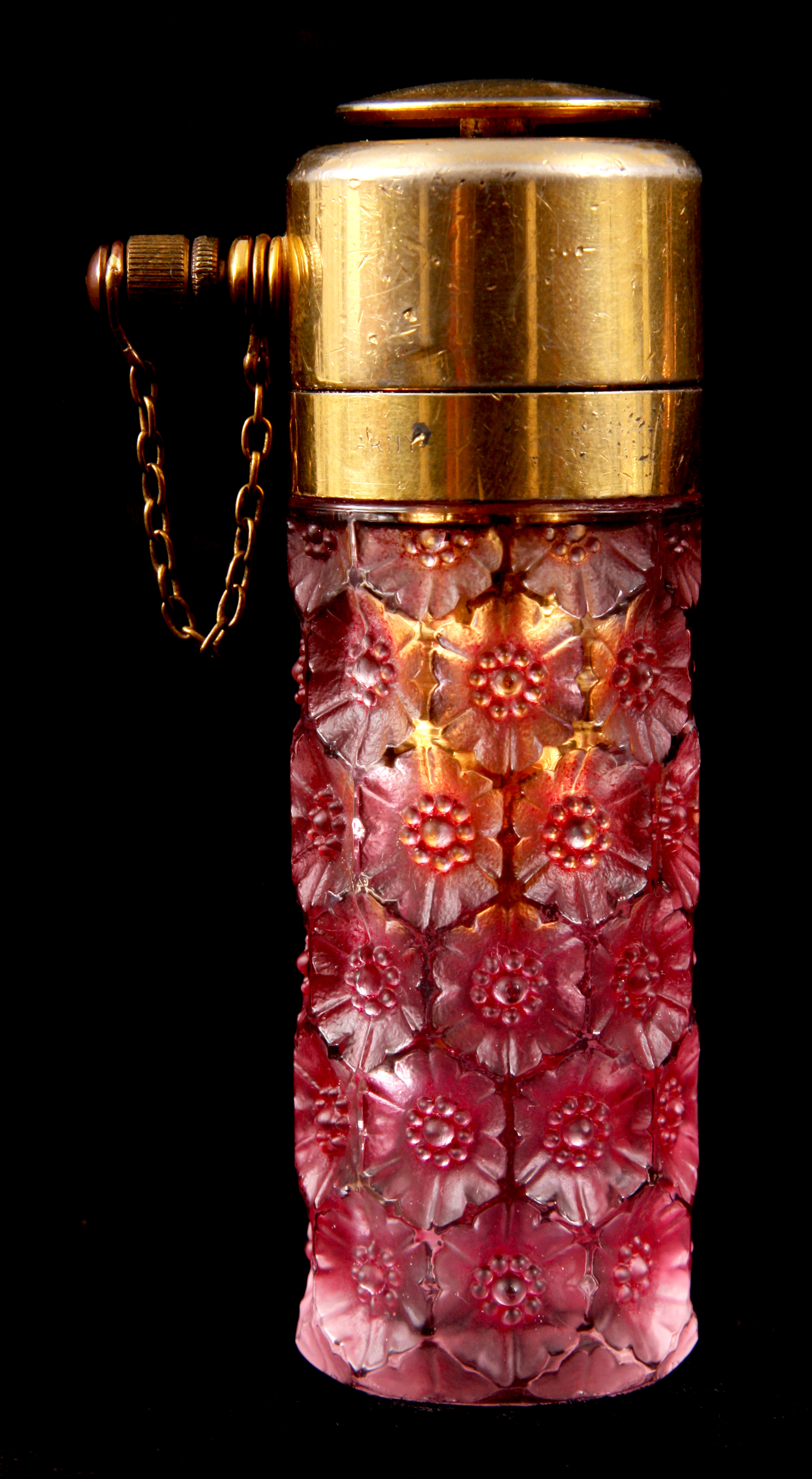 R. LALIQUE PINK STAINED SUSSFLED ATOMIZER with hexagonal flower head decoration 8.5cm high -