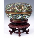 A LATE 19TH CENTURY ORIENTAL CIRCULAR BRASS CLOISONNÉ ENAMEL BOWL AND COVER ON STAND decorated