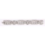 A FINE QUALITY LADIES 1920’S DIAMOND AND PLATINUM PLAQUE BRACELET set with brilliant cut and