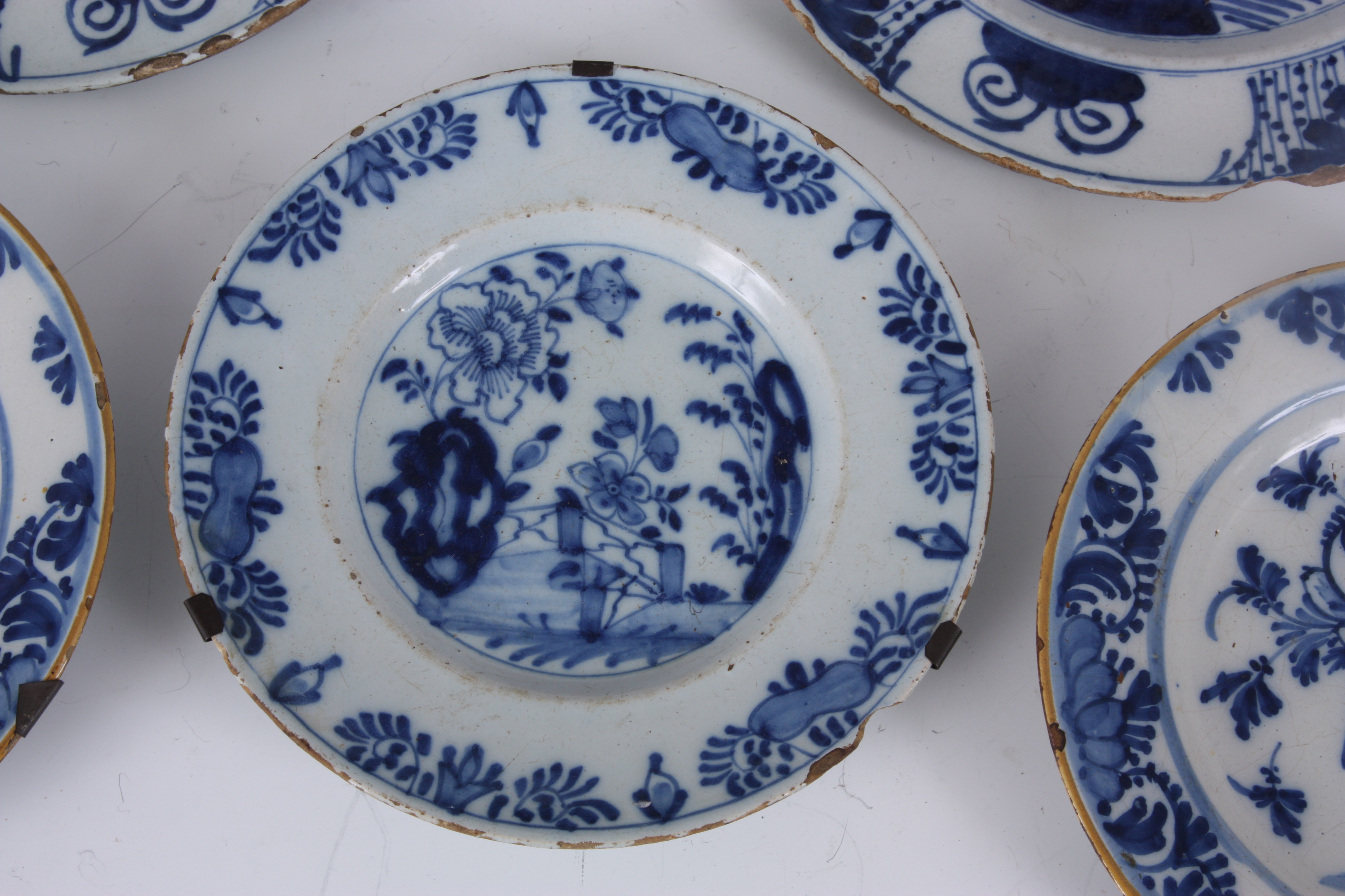 A COLLECTION OF 18TH CENTURY BLUE AND WHITE DUTCH DELFTWARE comprising a large shallow dish with - Image 13 of 14