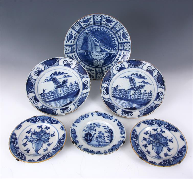 A COLLECTION OF 18TH CENTURY BLUE AND WHITE DUTCH DELFTWARE comprising a large shallow dish with - Image 2 of 14