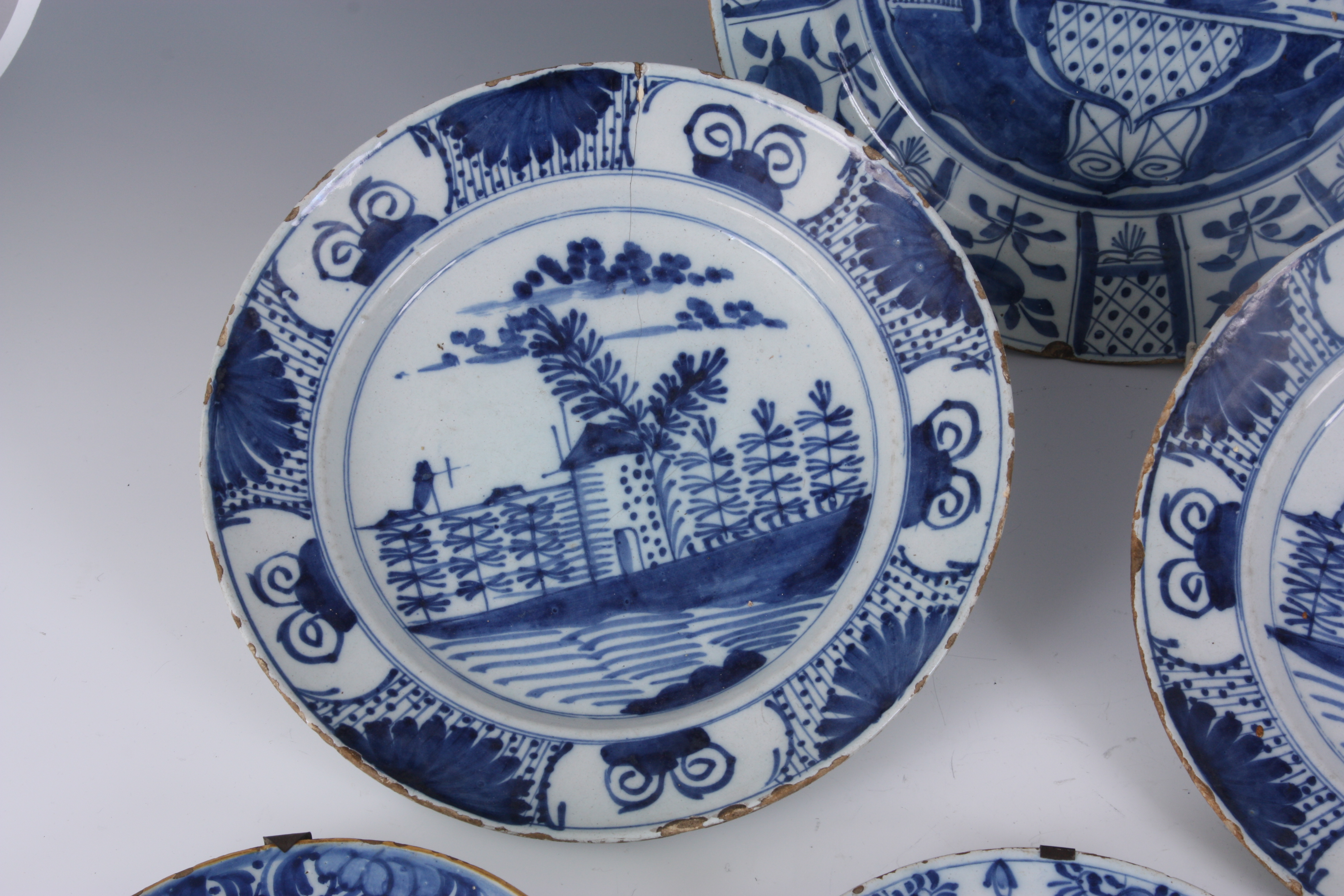 A COLLECTION OF 18TH CENTURY BLUE AND WHITE DUTCH DELFTWARE comprising a large shallow dish with - Image 11 of 14