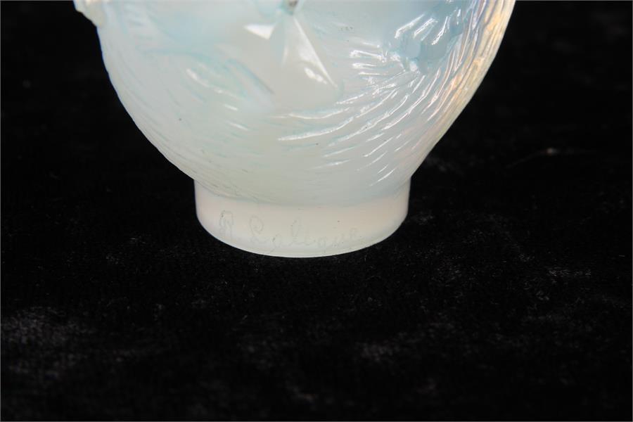 R. LALIQUE, AN OPALESCENT ALASKA SEAL (CACHET) depicting a fox 6.5cm wide 7cm high - signed R. - Image 3 of 4