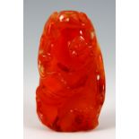 AN ANTIQUE CHINESE AGATE SNUFF BOTTLE in the form of a melon with trailing vines 5.5cm high.