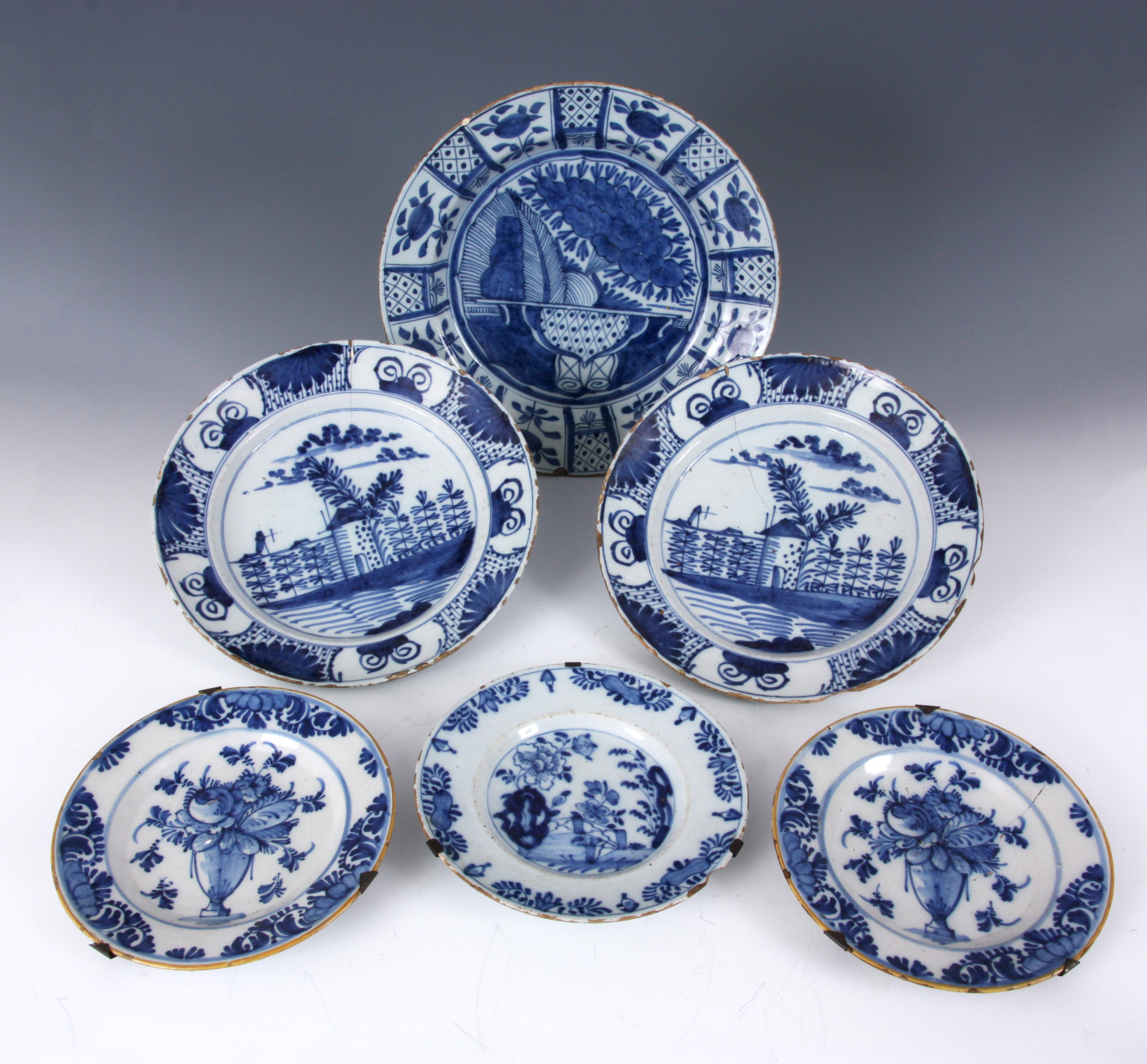 A COLLECTION OF 18TH CENTURY BLUE AND WHITE DUTCH DELFTWARE comprising a large shallow dish with