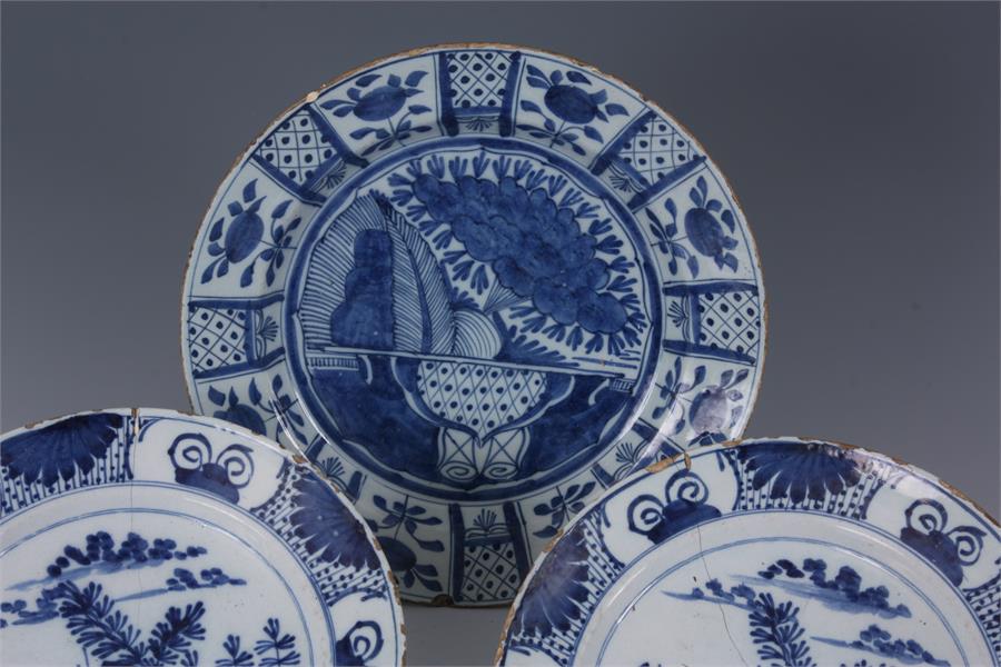 A COLLECTION OF 18TH CENTURY BLUE AND WHITE DUTCH DELFTWARE comprising a large shallow dish with - Image 3 of 14