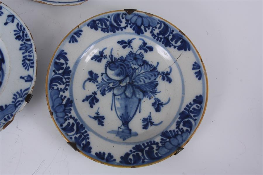 A COLLECTION OF 18TH CENTURY BLUE AND WHITE DUTCH DELFTWARE comprising a large shallow dish with - Image 8 of 14