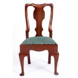 A 19TH CENTURY QUEEN ANNE STYLE WALNUT CHILDS CHAIR with vase shaped splat back, drop in seat and