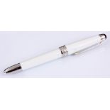 A WHITE MONT BLANC FOUNTAIN PEN in fitted case with instructions and booklet - comes with spare