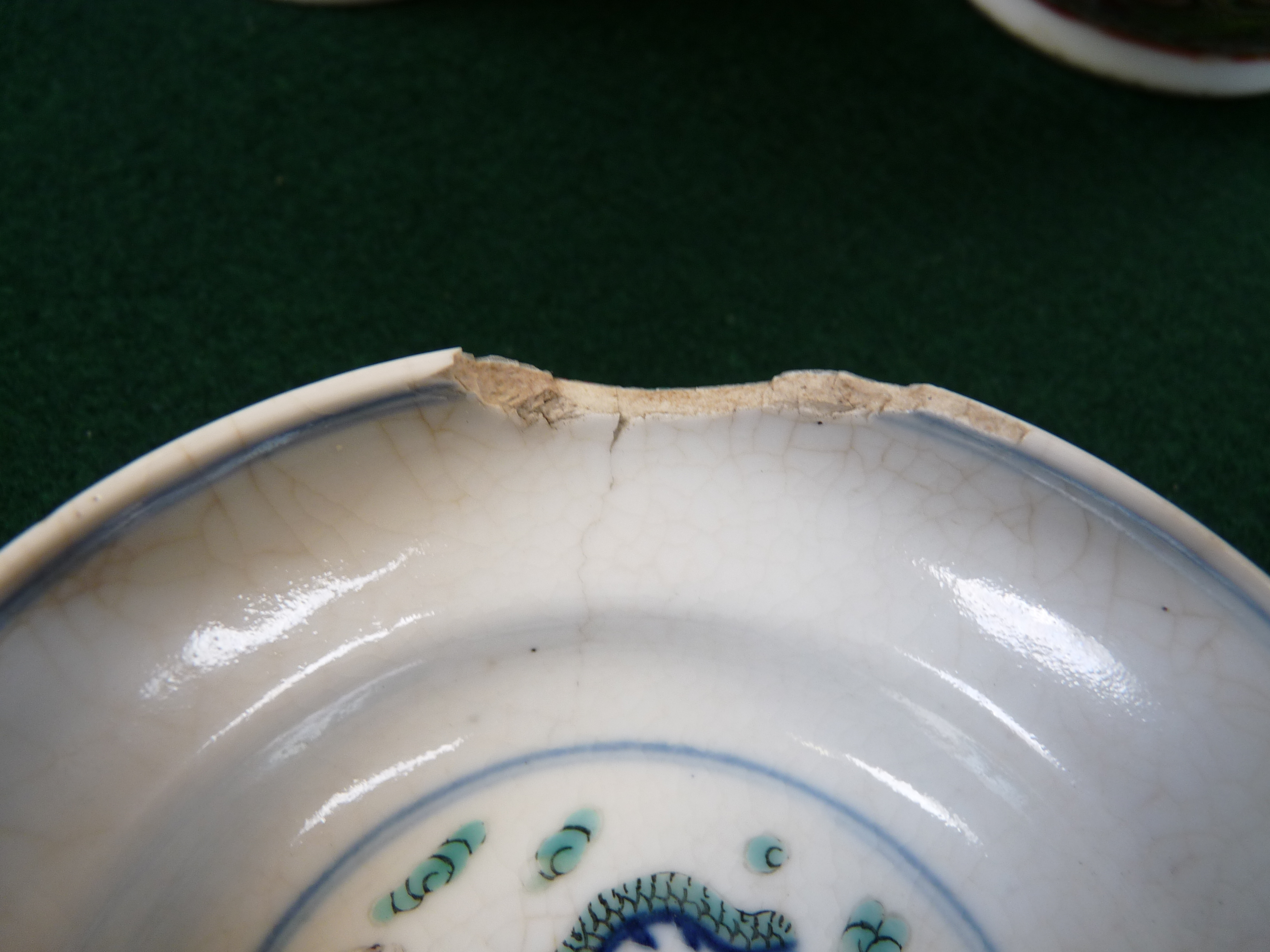 Ming Dynasty Wanli bowl dragon decorated, figural decorated to exterior with underglaze six - Image 3 of 3