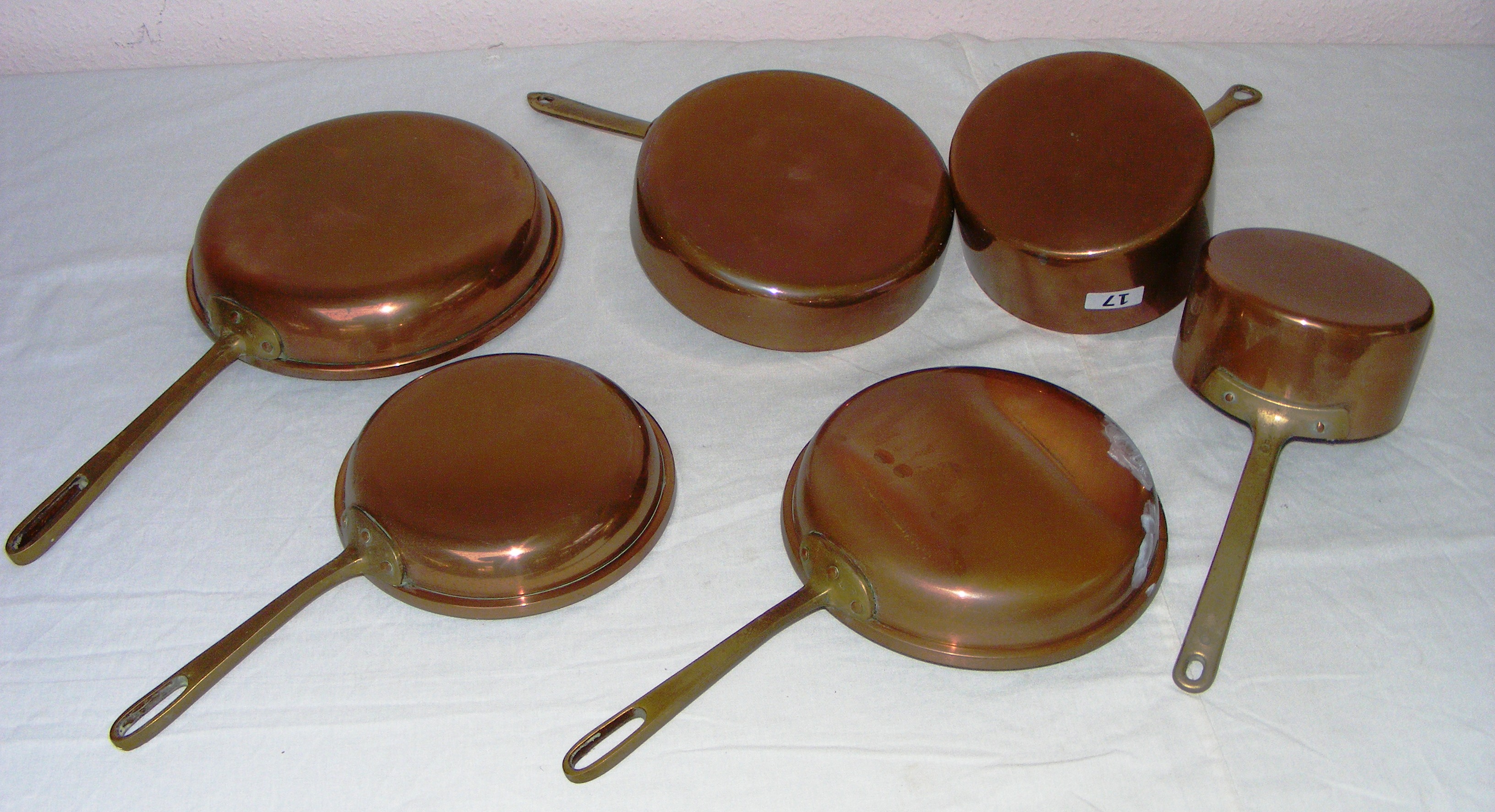 Six assorted copper pans with brass handles. - Image 2 of 2