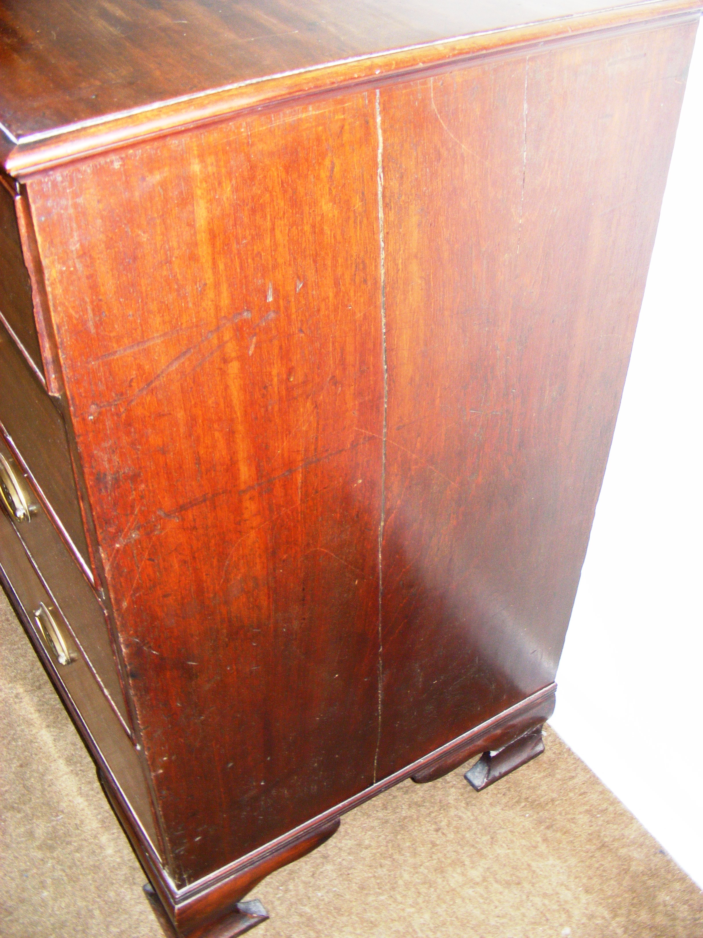 A Georgian two over three mahogany chest of drawers with decorative brass handles on four feet (one - Image 2 of 2