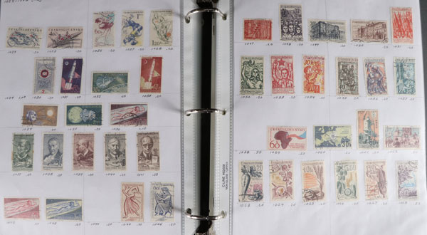 A LARGE HOARD OF FOREIGN STAMPS - Image 6 of 6