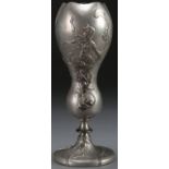 AN ART NOUVEAU PEWTER VASE, LATE 19TH CENTURY