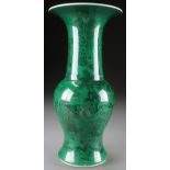 A LARGE CHINESE FAMILLE VERTE BEAKER VASE