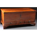 A FINE EARLY AMERICAN FEDERAL BLANKET CHEST