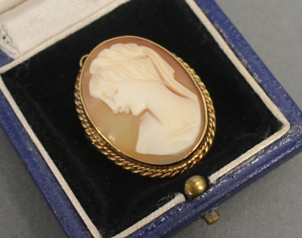 A 9ct Yellow Gold Cameo Brooch within Box