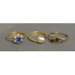 An 18ct Yellow Gold and Pearl Ring set w