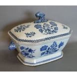 A Late 18th or early 19th Century Chinese export covered tureen of octagonal form,