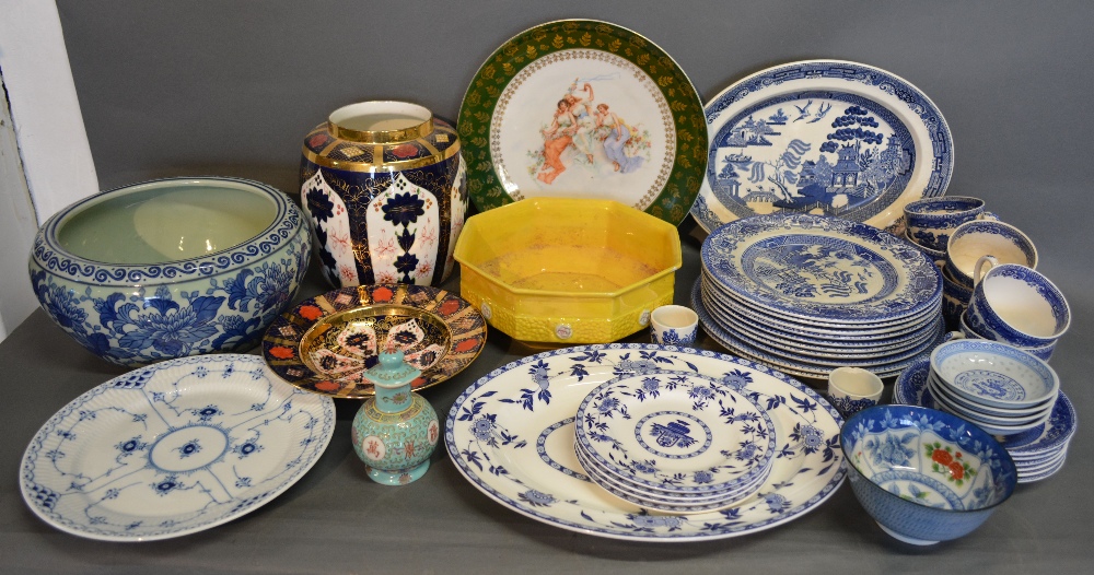 A Collection of Willow Pattern Dinner and Tea Ware,