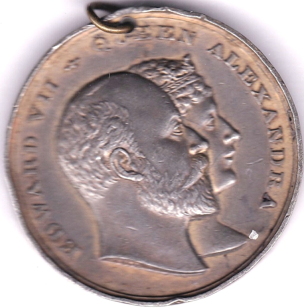 Great Britain 1902 coronation Medallion by Pope, 45mm, W/M, Quality relief busts, with ring - Image 2 of 3