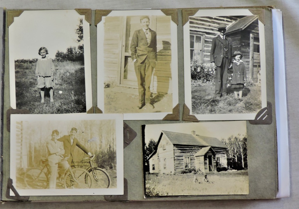 Canada/Photographical-A family photograph album 1920-1930-village of Empress-good range of rule - Image 2 of 4