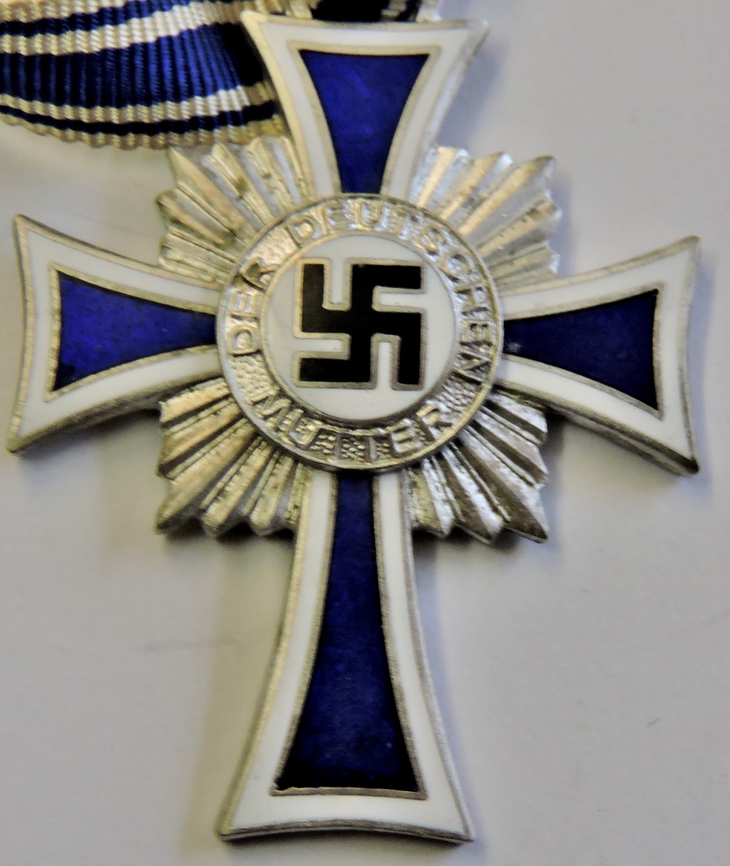 German Nazi era Mutters Kruez, silver grade, these medals where issued to mothers who had met the - Image 3 of 3