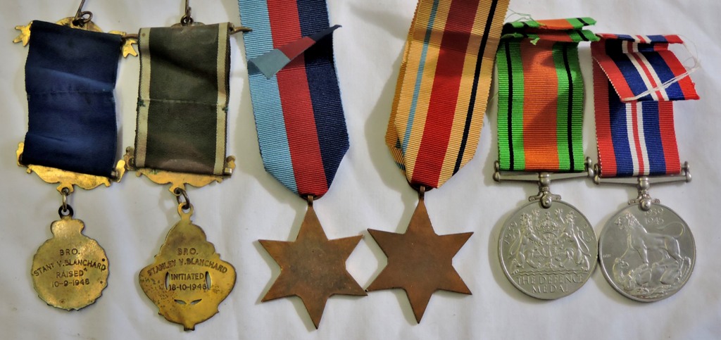 Group of (5) medals-with varies documents including (2) service books, release book all relating - Bild 3 aus 5