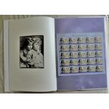 2000 NEW ZEALAND QUEEN MOTHERS 100 BIRTHDAY - Illustrated book complete with stamps.