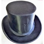 Top Hat - Collapsible-size 7.1/8 made in America-Silk in very good condition