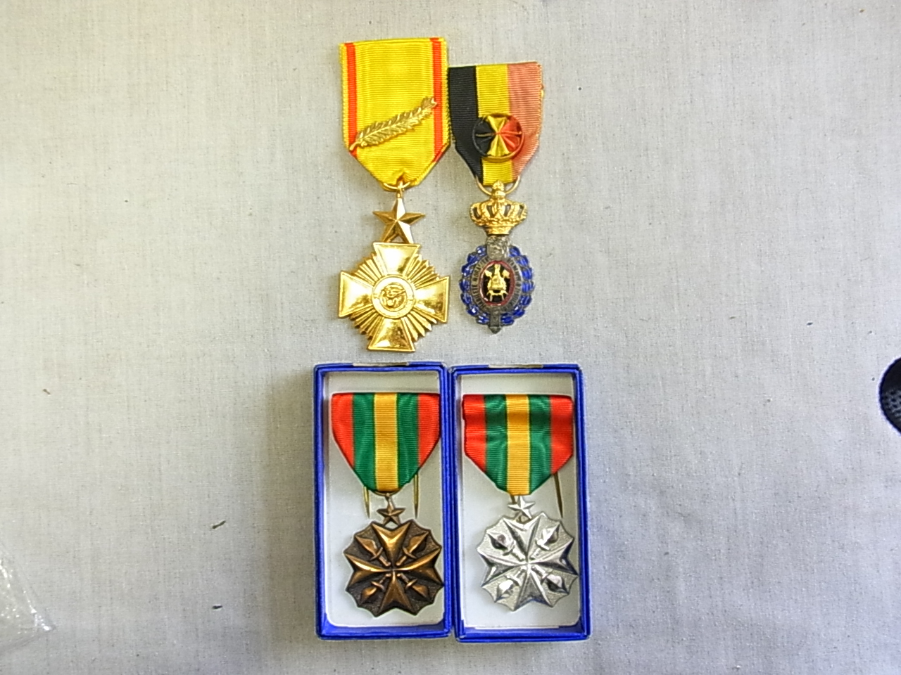 Belgium Civil Service Medals and Republic du Zaire cross and Oak Leaf clasp (officers)