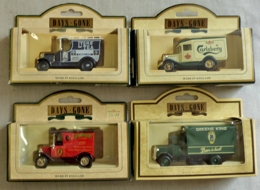 Lledo PLC(4) Days Gone-1926 Bull Nose, Morris van 'Lyon Tea'50000-1930 Model 'A' Ford Van'